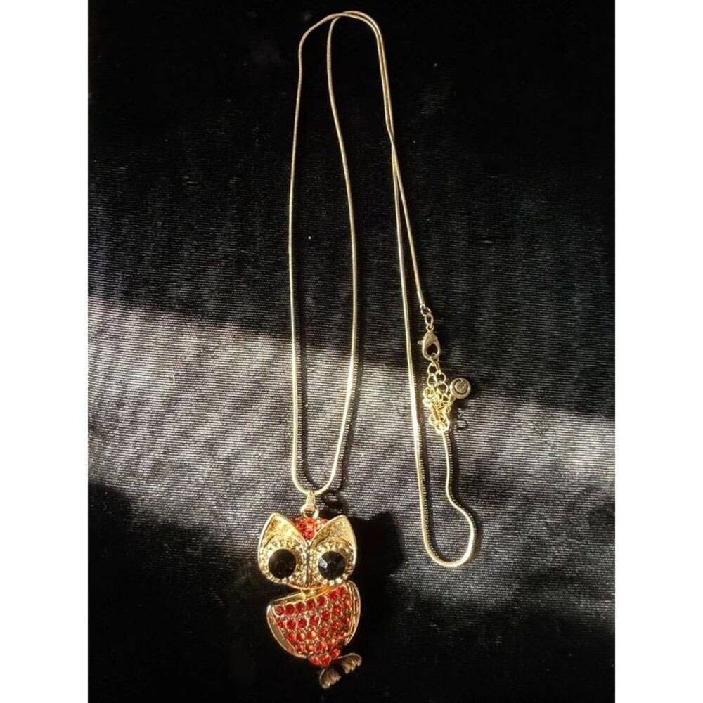 C1946 Gold Tone orange Rhinestone Owl Pendant Necklace - Articulated Body